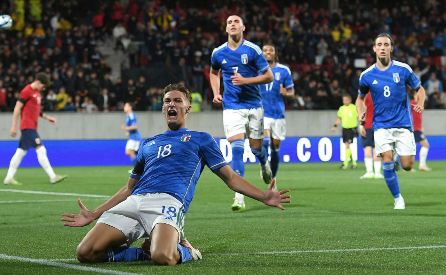 罗马诺：我保证曼联没有告诉霍伊伦他已经不在计划之中