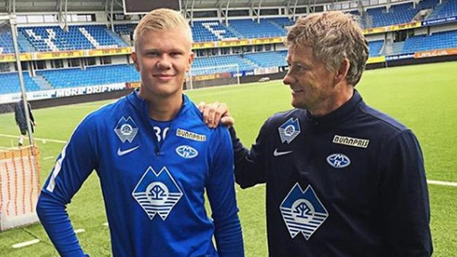 技惊四座，麦克托米奈开场3分钟为苏格兰打入一粒精彩的倒钩