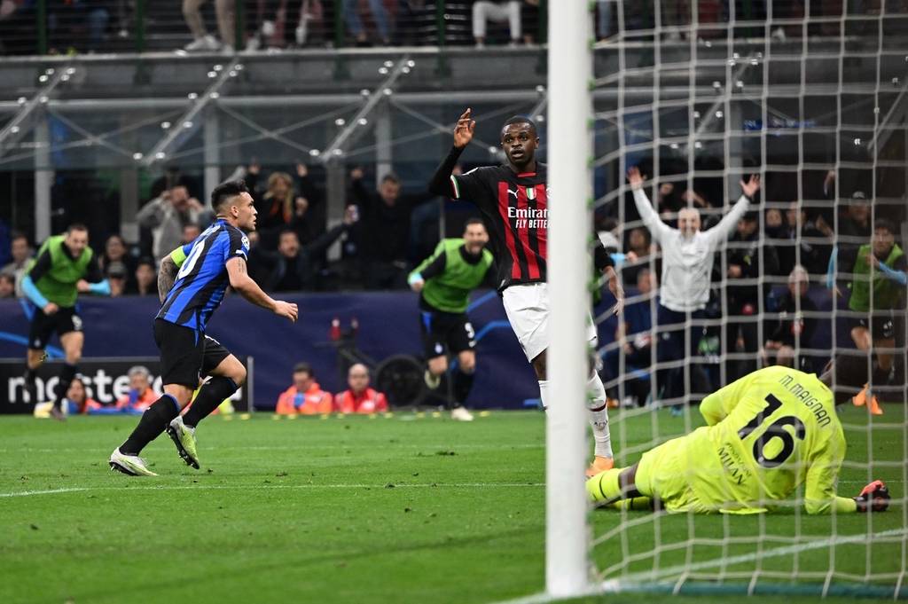 德天空：法兰克福未讨论解雇托普默勒，高层将战绩不佳归咎于球员（德天空：法兰克福暂无解雇托普默勒计划，高层将战绩低迷归咎于球员）