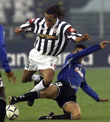 2026年美加墨世界杯扩军至48队，小组赛规则革新，淘汰赛对阵更复杂，传统强队与新势力激烈竞争。