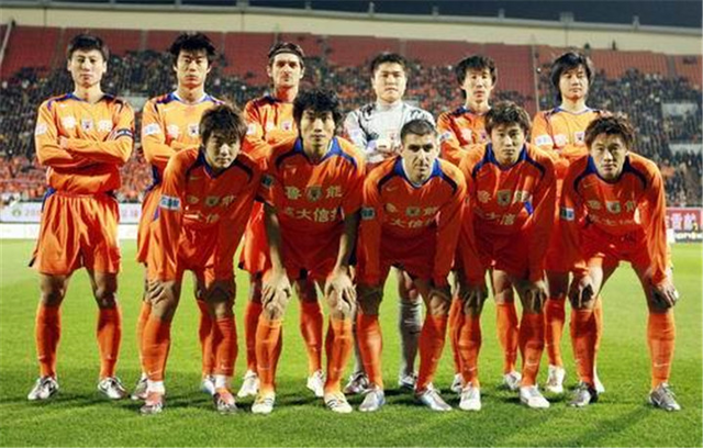 天空体育：尽管有伤在身，格伊仍有望出战狼队（天空体育：格伊带伤，或出战狼队）