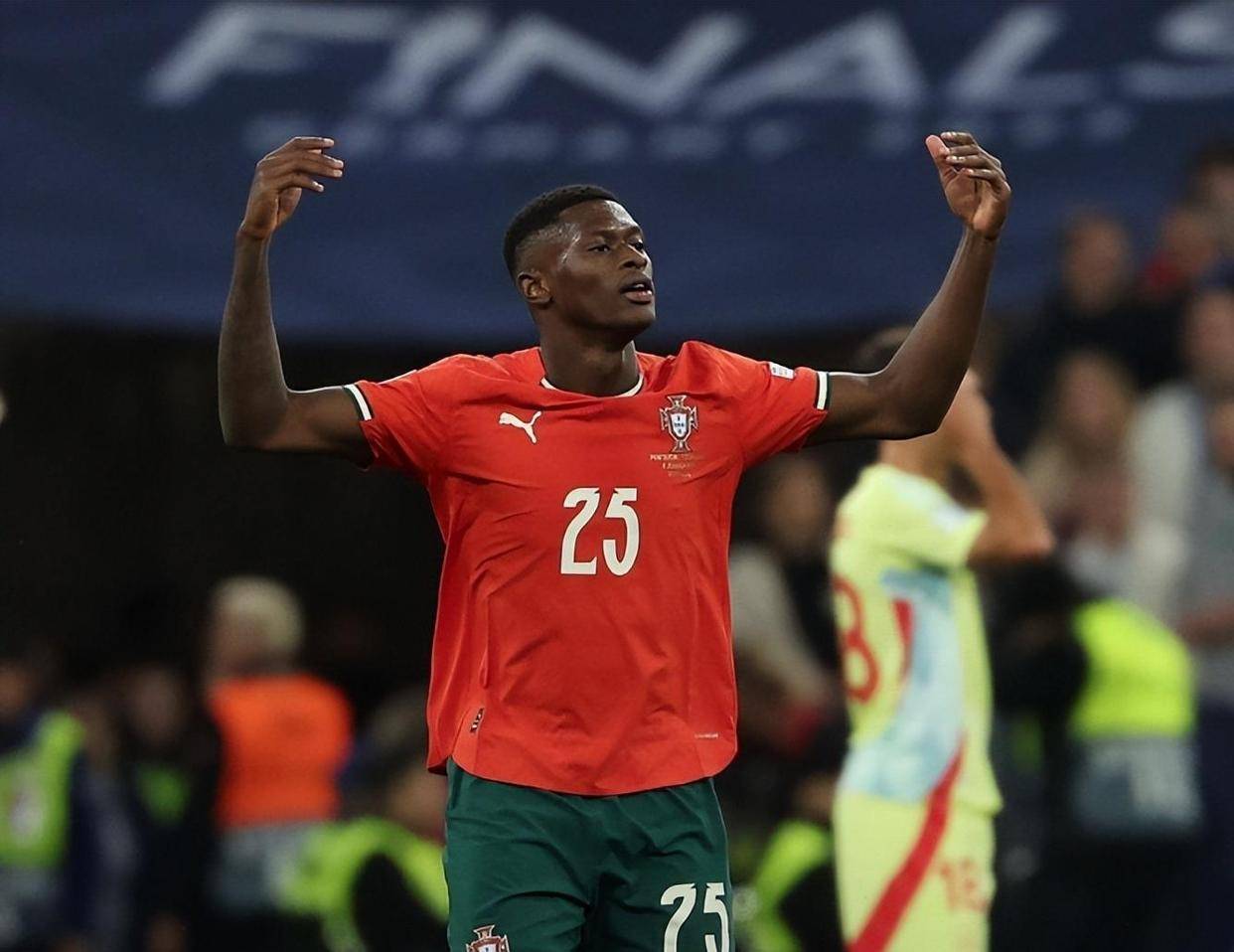 西足协总监：罗德里卡瓦哈尔复出时间未定 职责帮教练组而非干涉（西足协总监：罗德里、卡瓦哈尔复出暂无时间表，职责是支持教练组而非干预）