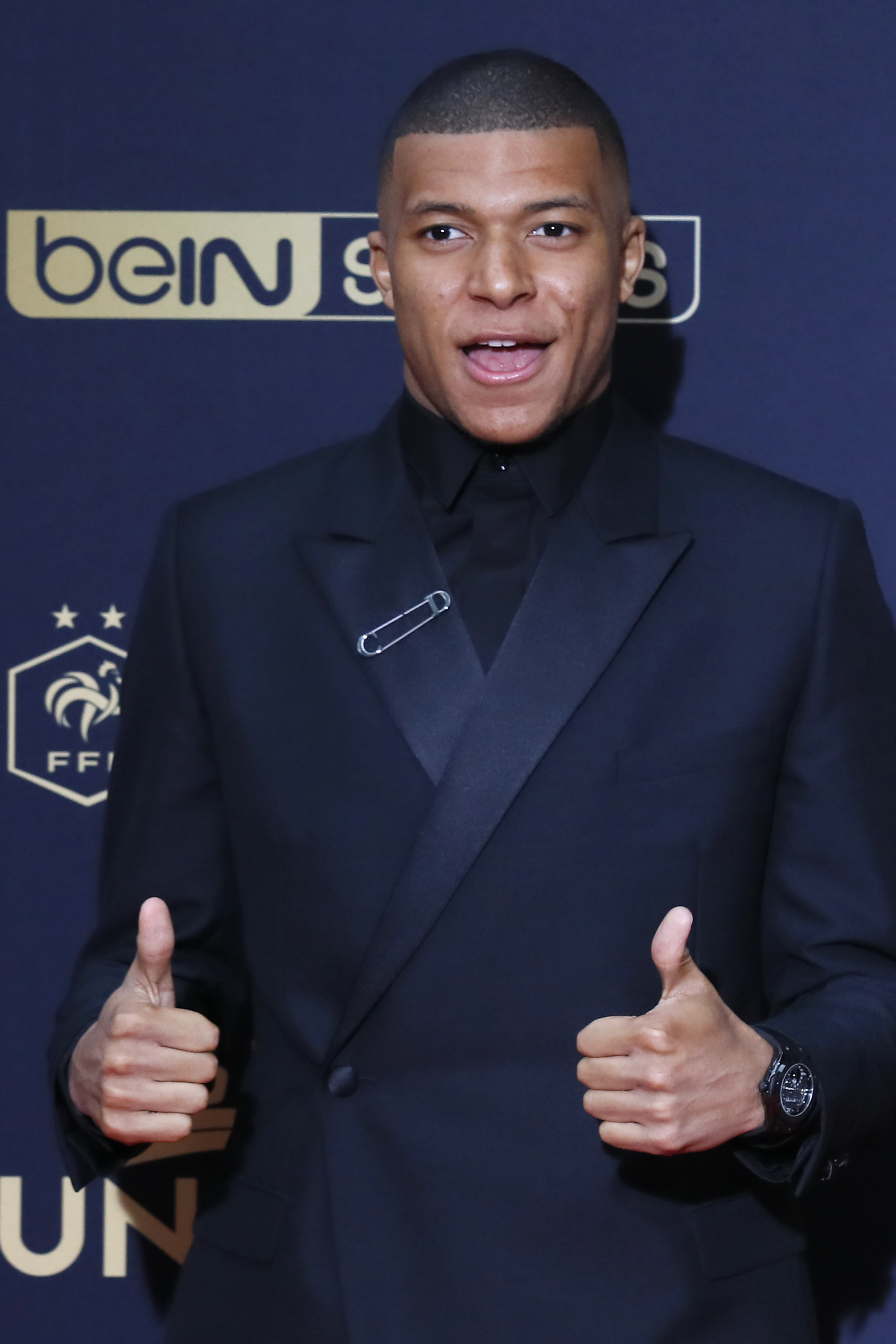 汉堡主帅：霍芬海姆前场逼抢凶悍，波尔森能够参加本轮比赛