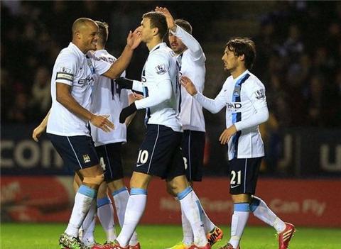 胡尔克完成职业生涯500球里程碑，球迷打出巨型TIFO致敬