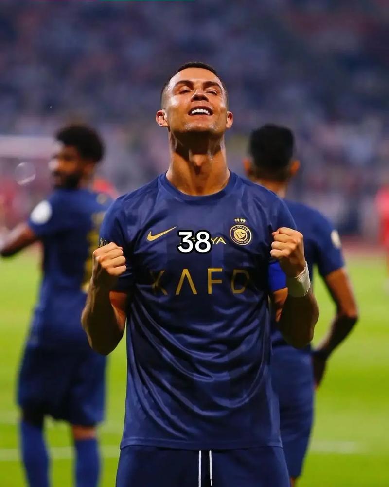 法尔克：拜仁谈妥于帕新合同的年薪和奖金，但还差解约条款没谈好（法尔克：拜仁与于帕续约的薪资与奖金已达成一致，解约条款仍在磋商）