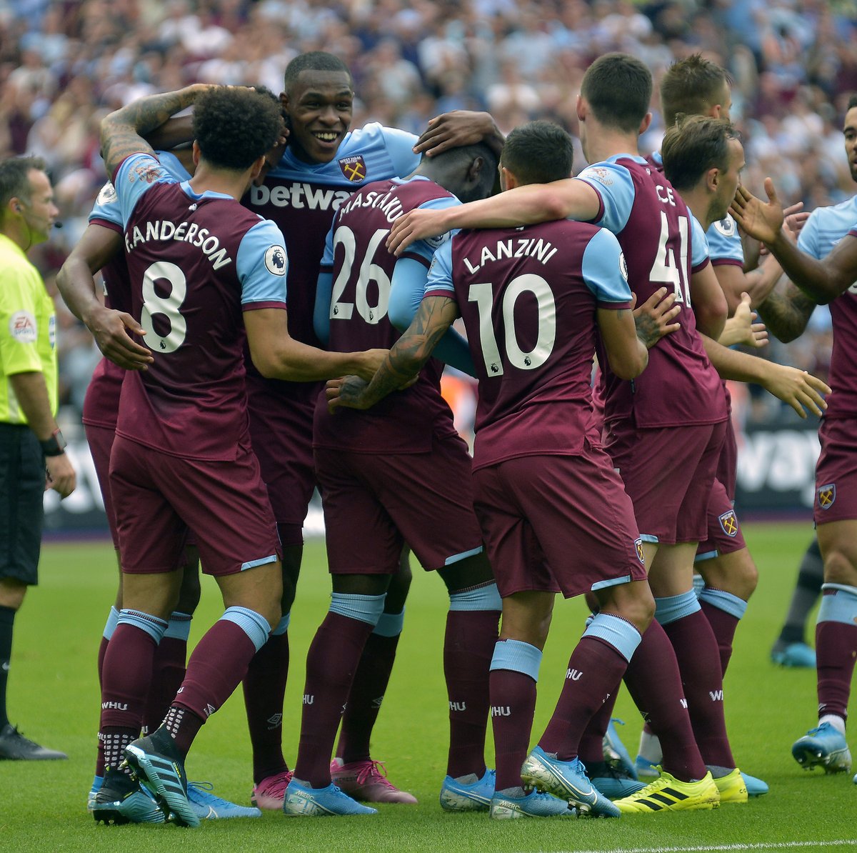 记者：于汉超参加教练员培训班，冬训时以助教身份与申花会合（记者称于汉超已参加教练培训班，冬训将以助教身份与申花会合）